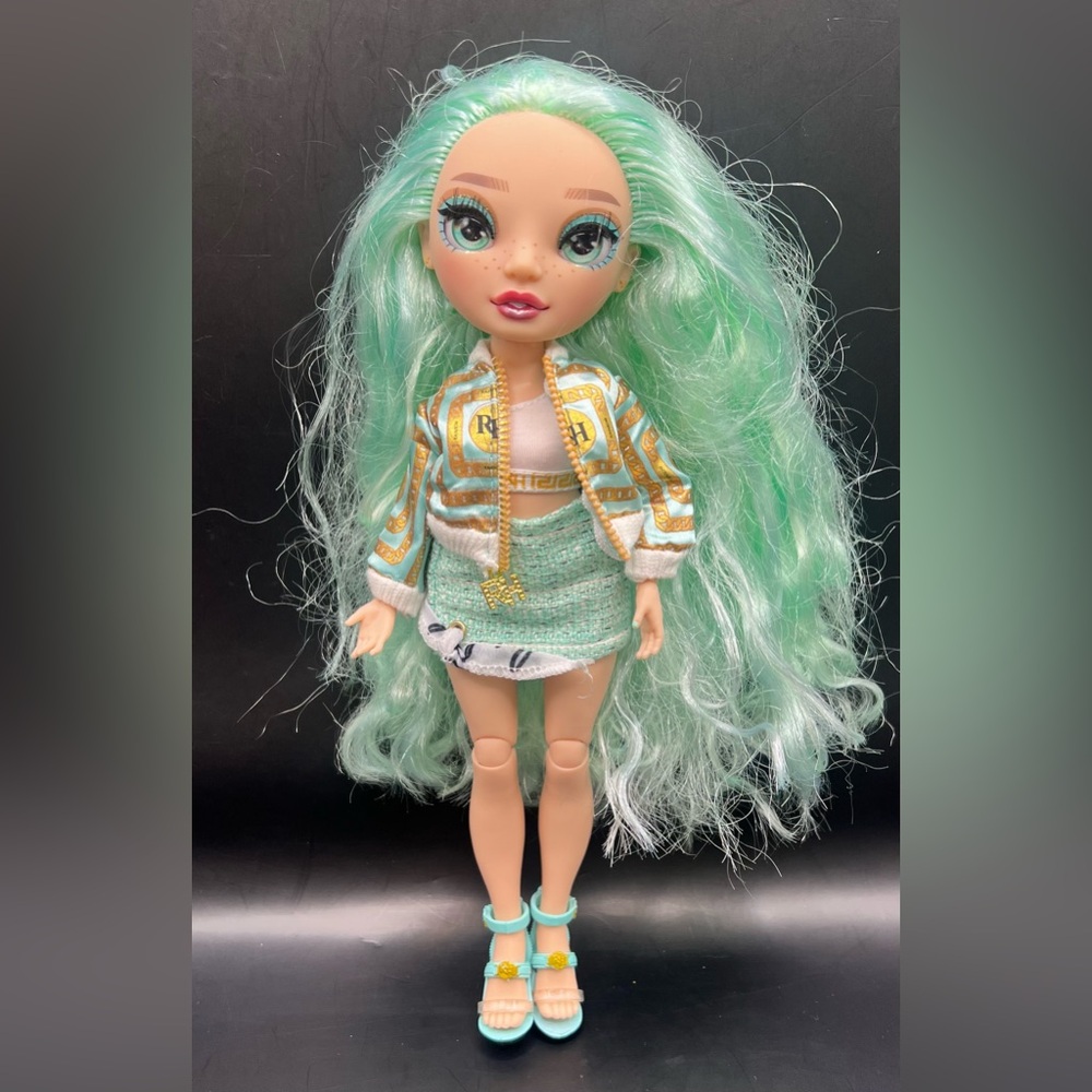 Rainbow High- Fashionable Doll with Green Outfit